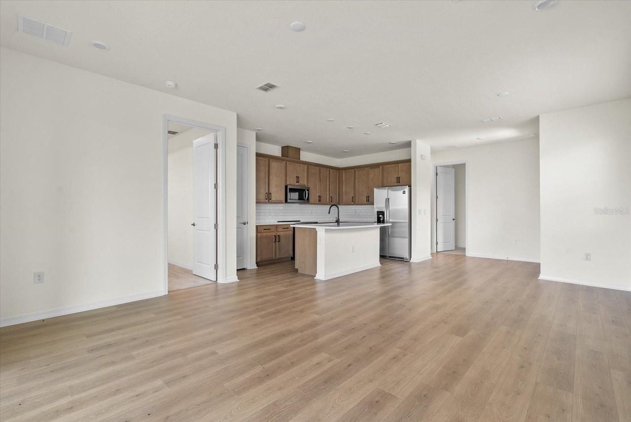 7562 Sea Oak Ct - Photo 7 of 31