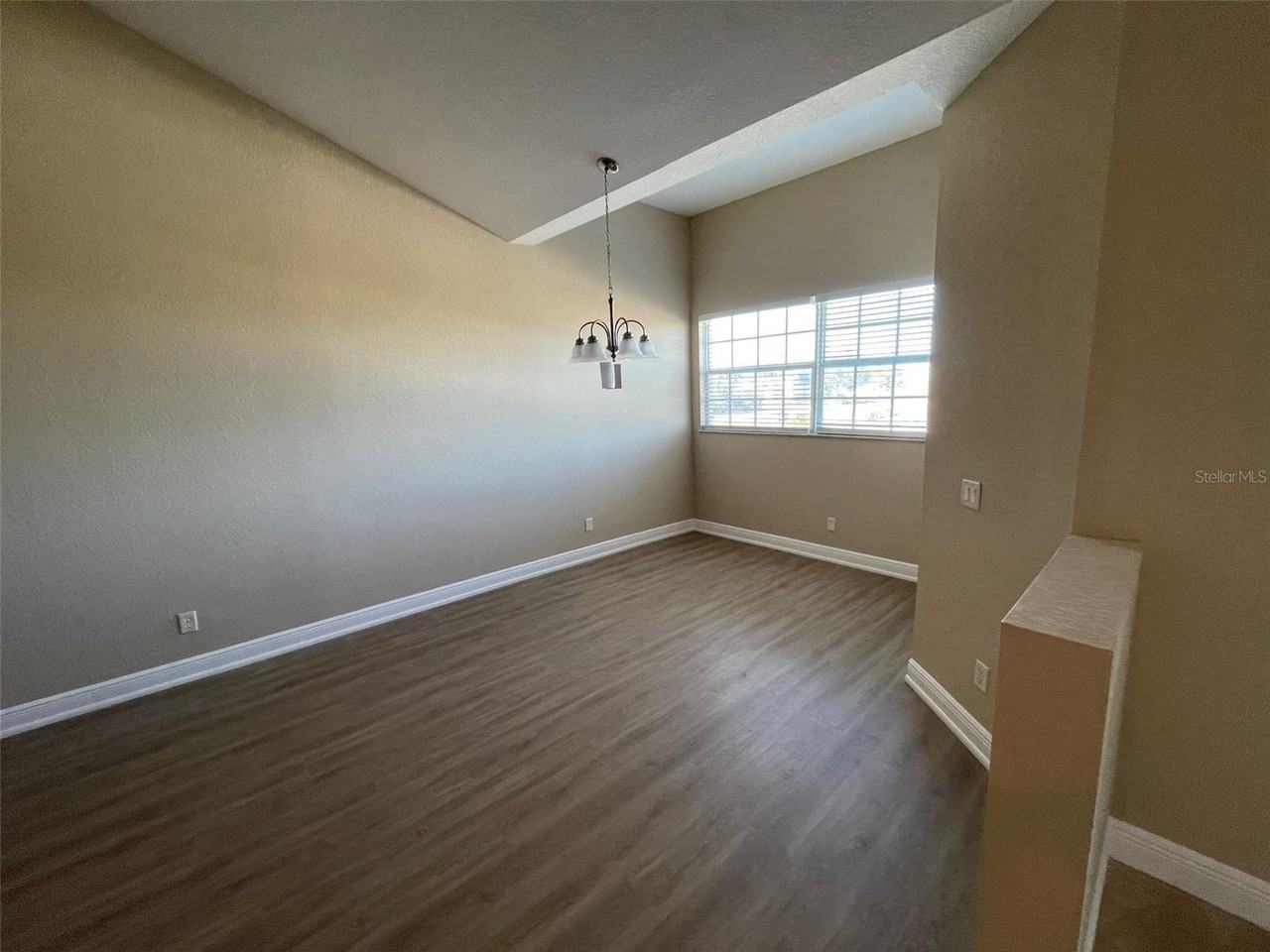 10365 Pendleton Ave - Photo 6 of 9