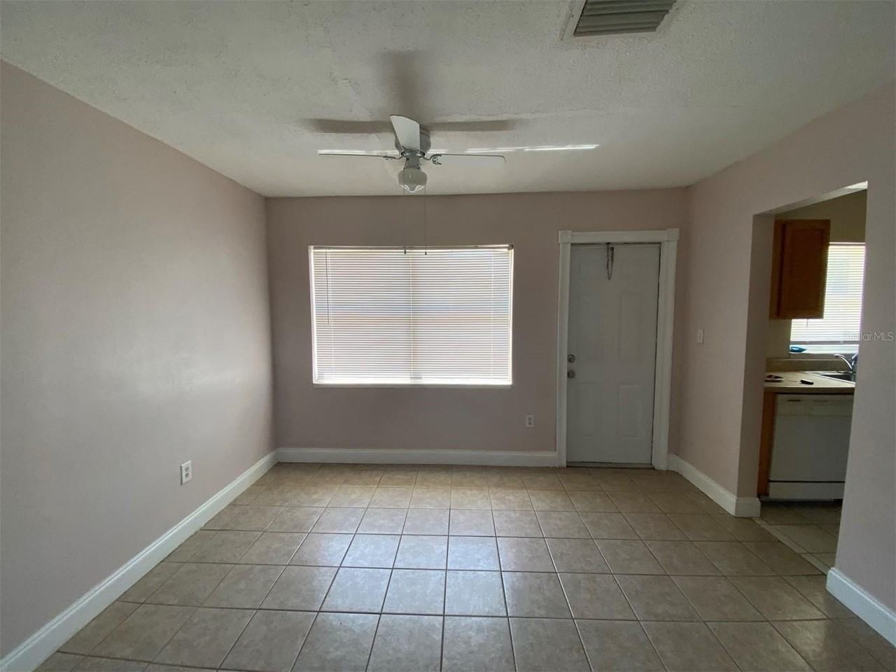 22017 Beverly Ave - Photo 2 of 12
