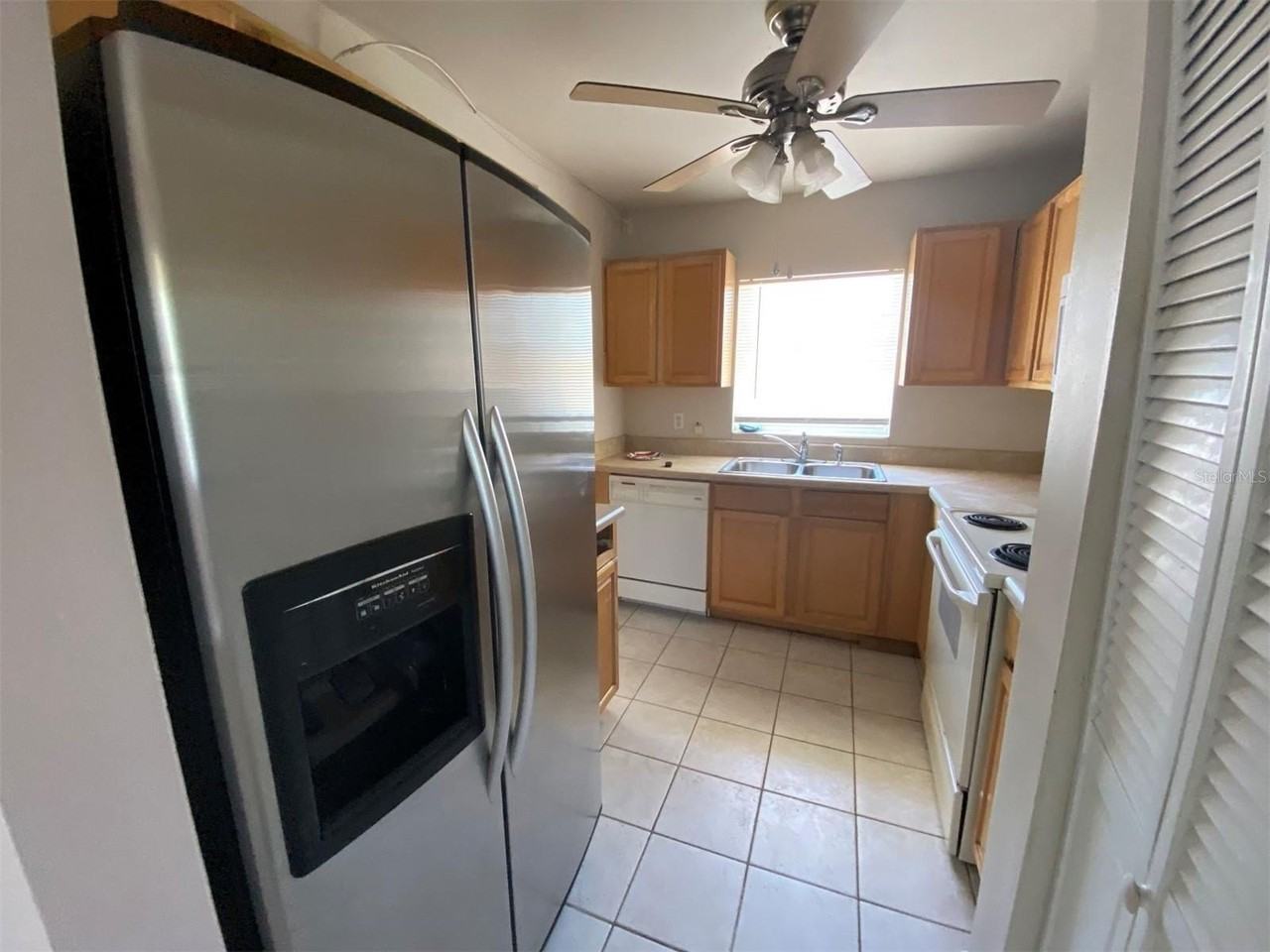 22017 Beverly Ave - Photo 3 of 12