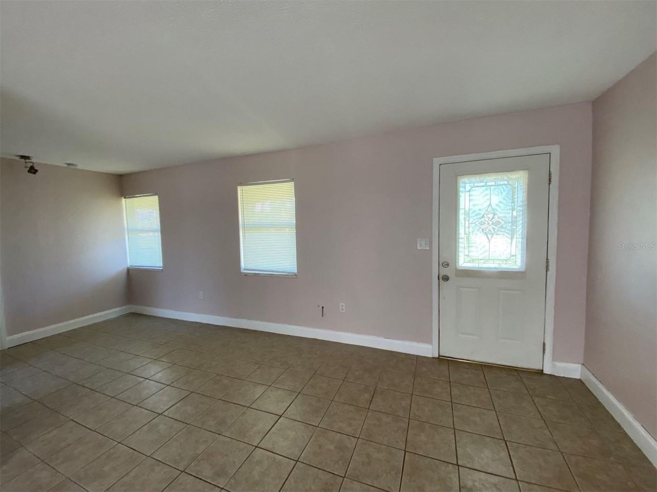 22017 Beverly Ave - Photo 5 of 12