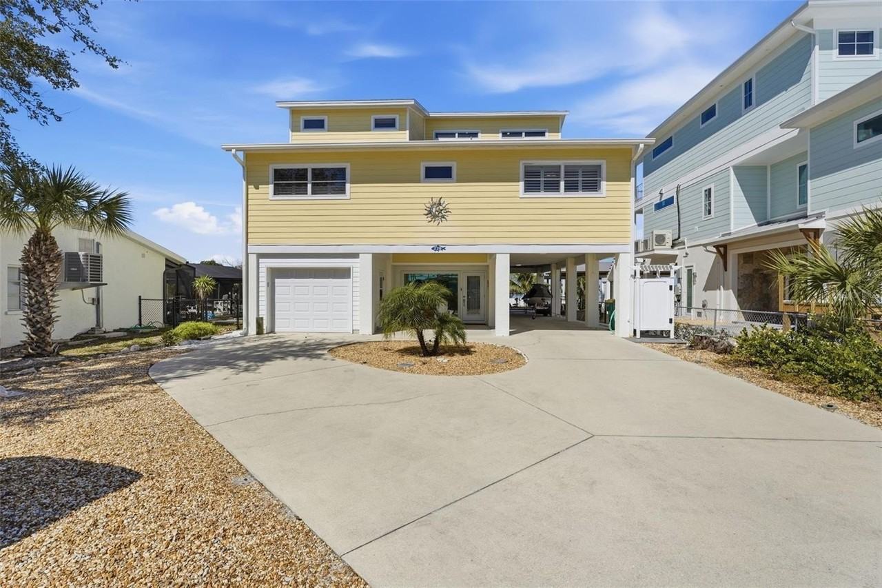 220 Mockingbird Ln