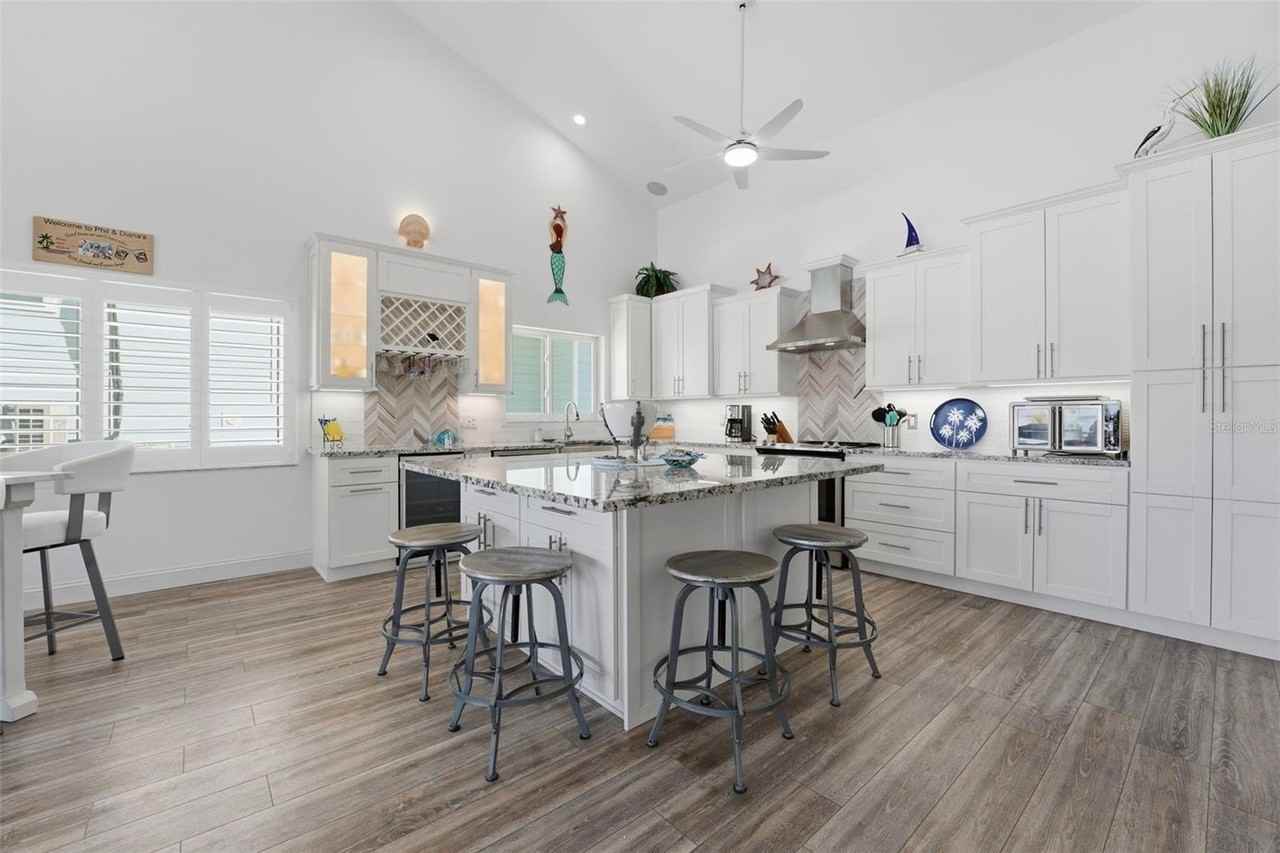 220 Mockingbird Ln - Photo 5 of 50