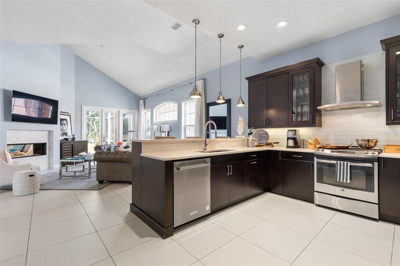 16 Marbella Ct - Photo 4 of 50