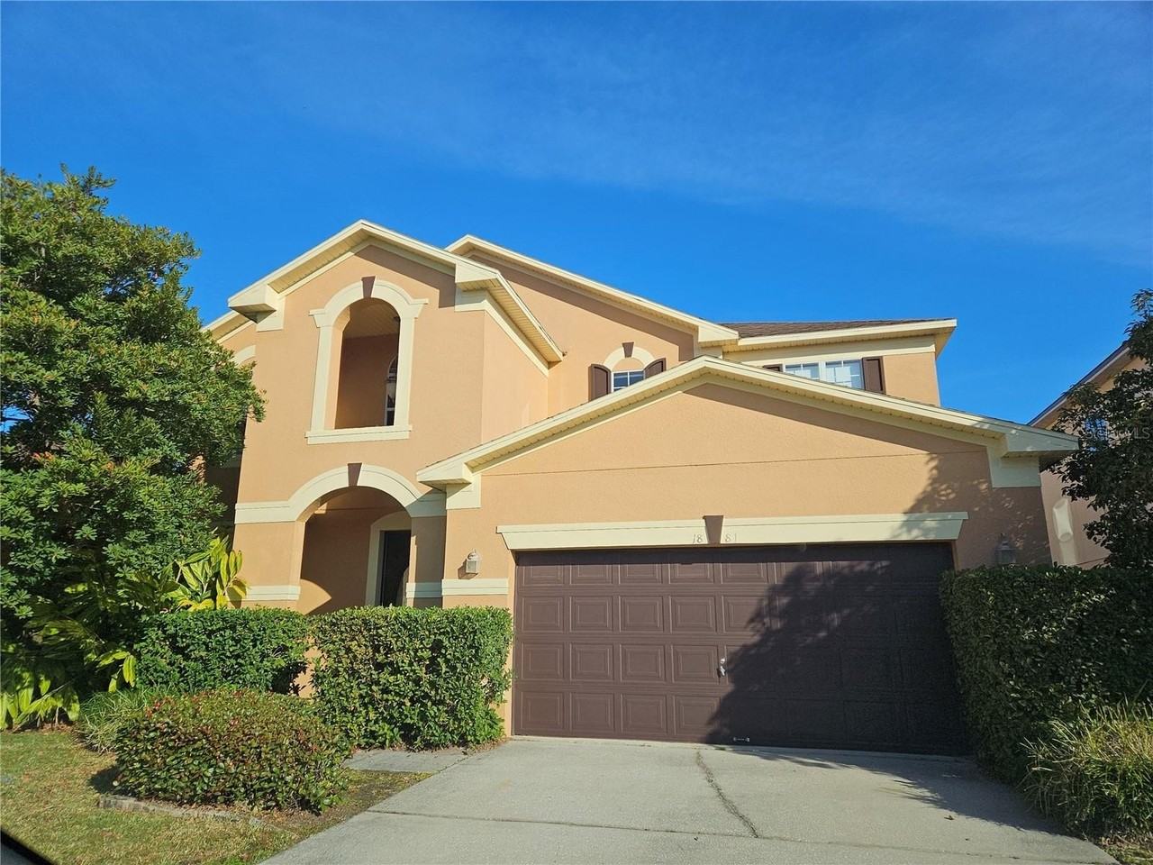 1881 Strathmore Cir