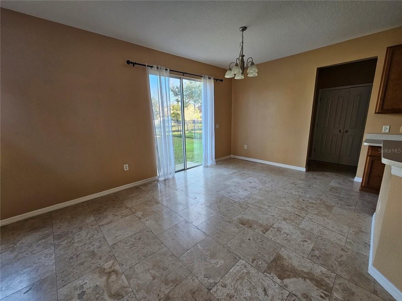 1881 Strathmore Cir - Photo 4 of 16