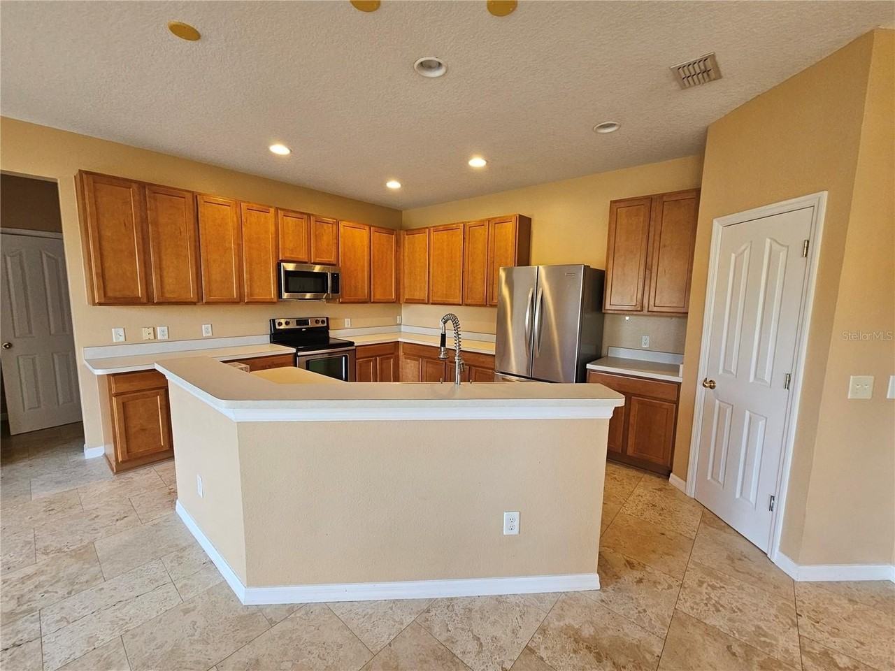 1881 Strathmore Cir - Photo 5 of 16