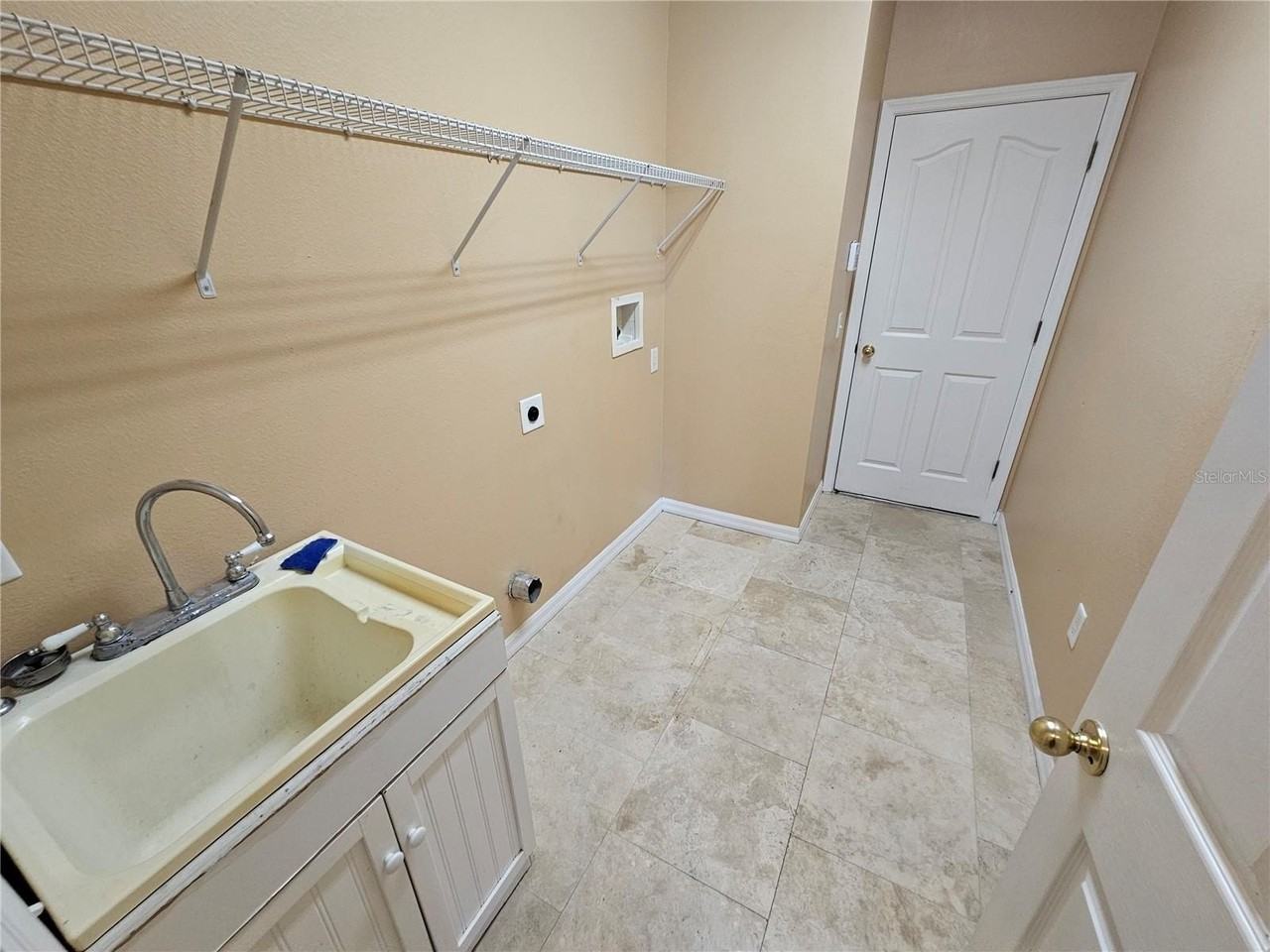 1881 Strathmore Cir - Photo 6 of 16