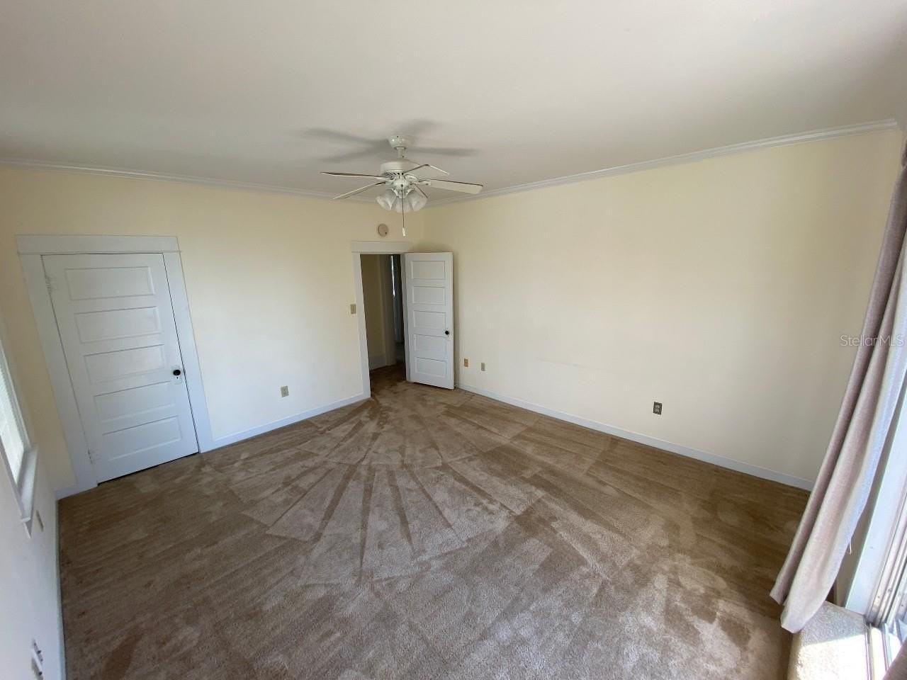 902 S Grove St #2 - Photo 5 of 11