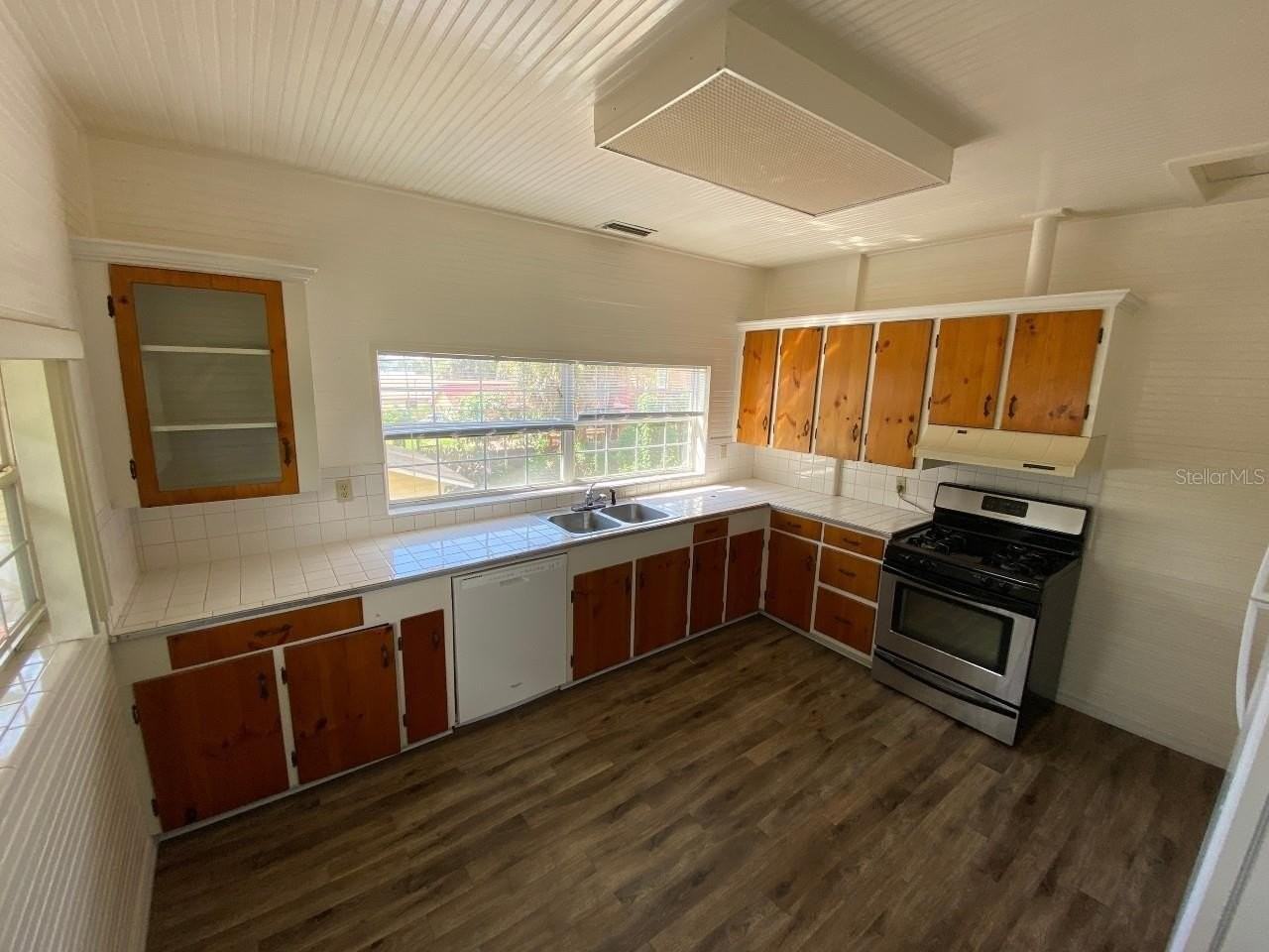 902 S Grove St #2 - Photo 7 of 11