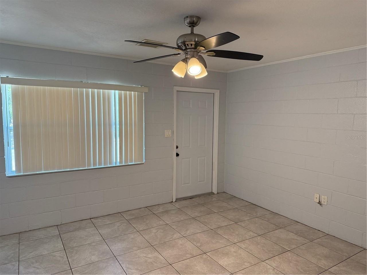 1009 Mccormack St - Photo 4 of 14