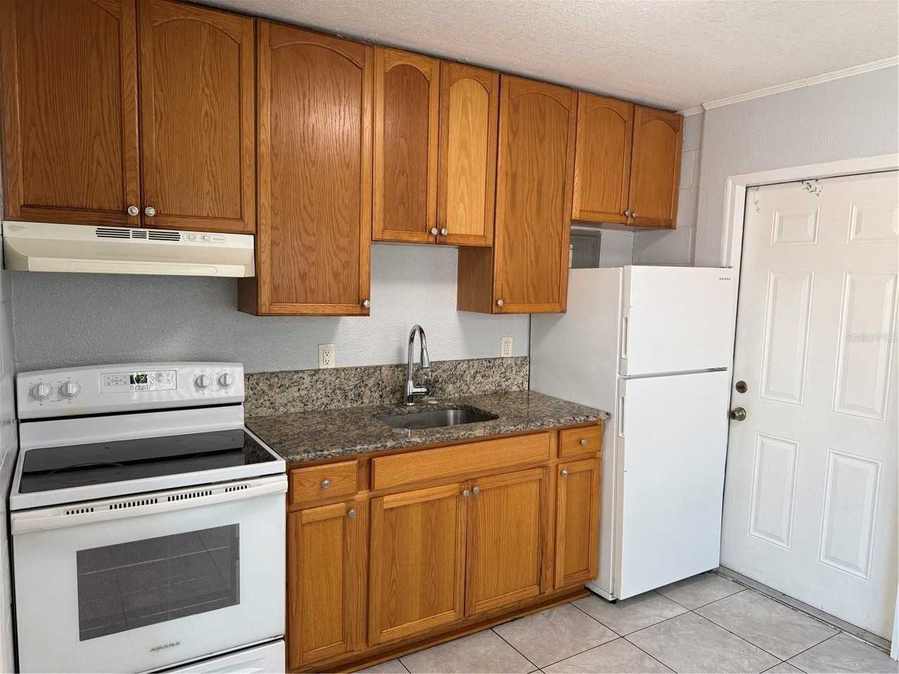 1009 Mccormack St - Photo 6 of 14