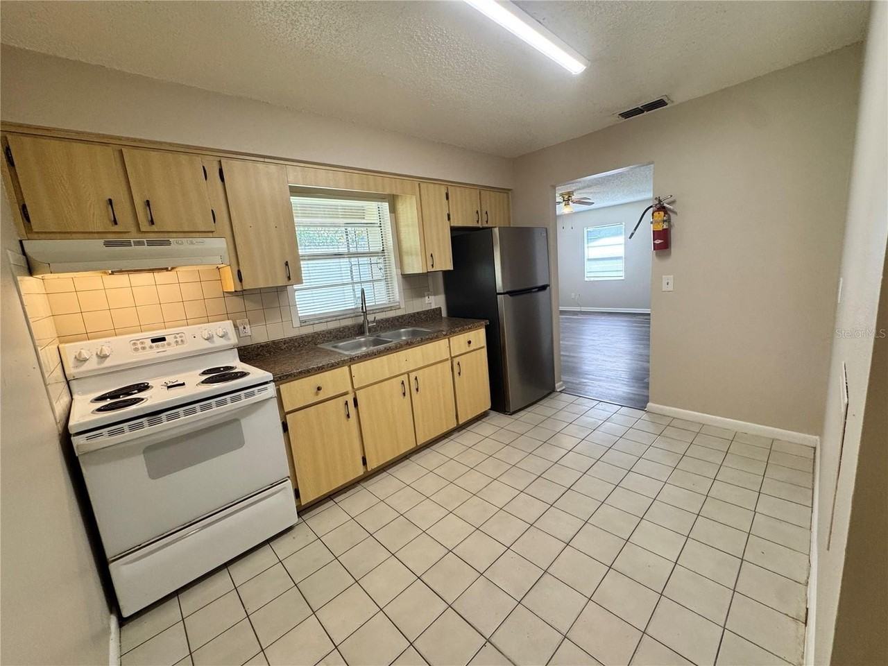 1001 Crawford St - Photo 4 of 11