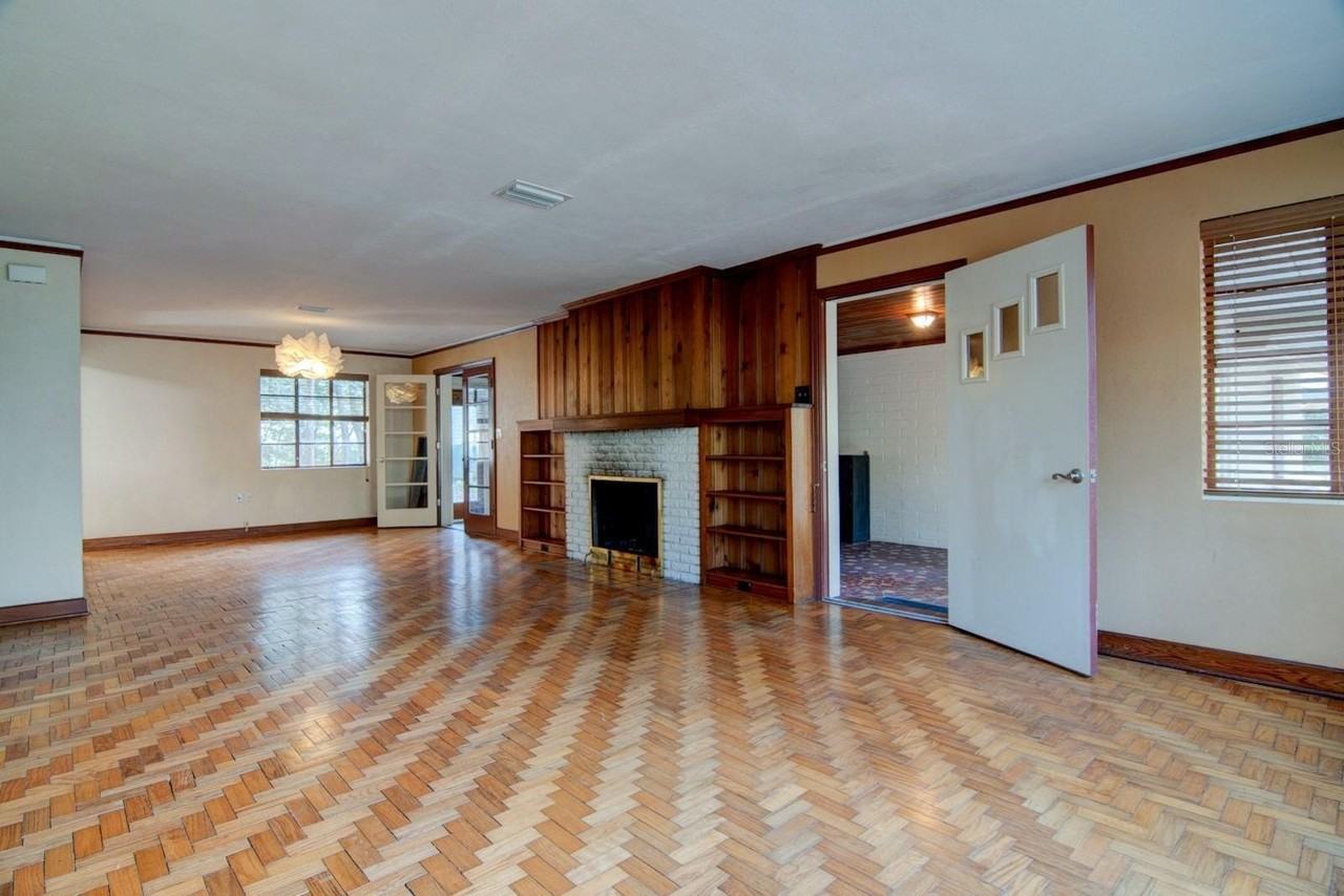 2049 Nw 9th Ave - Photo 3 of 17