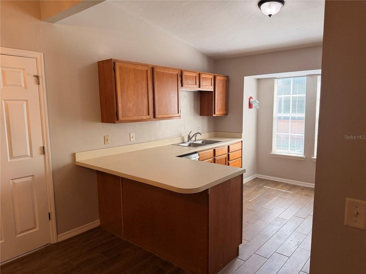 439 Nw 50th Blvd - Photo 4 of 29