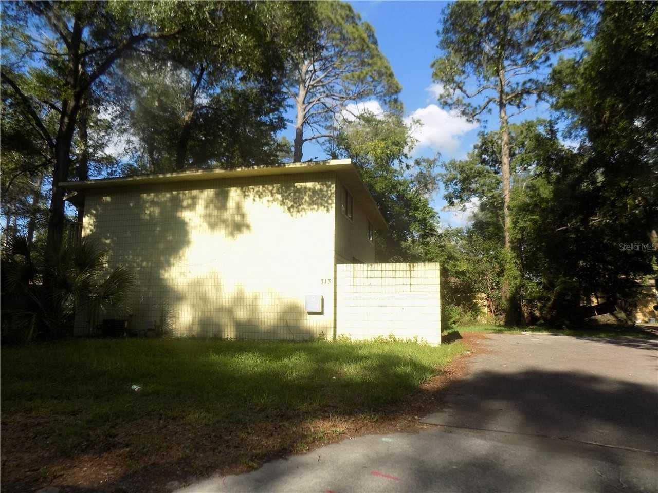 713 Sw 69th St - Photo 2 of 28