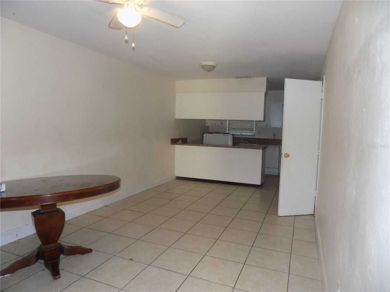 713 Sw 69th St - Photo 4 of 28