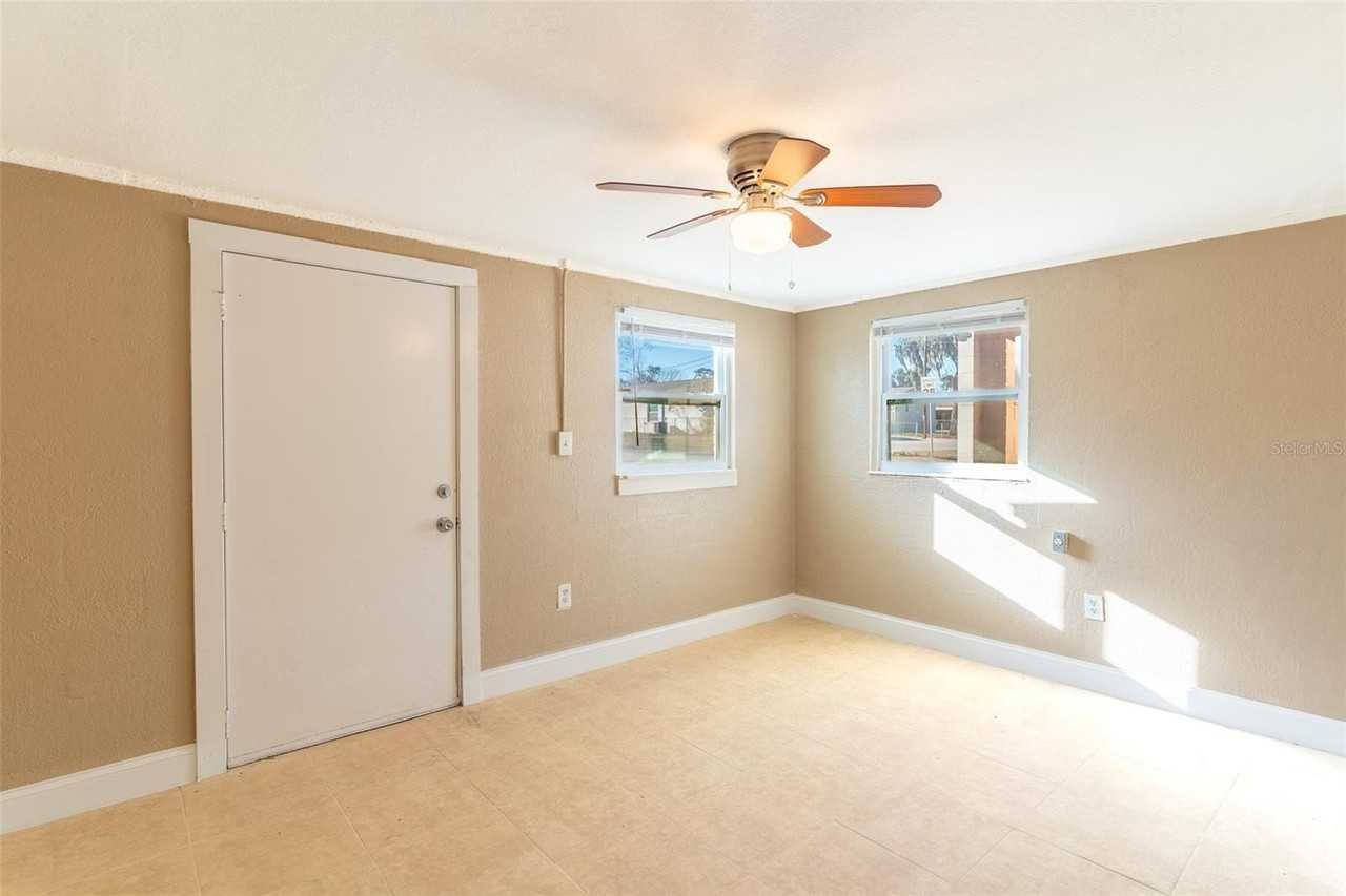 114 E Northside Dr #3 - Photo 3 of 11