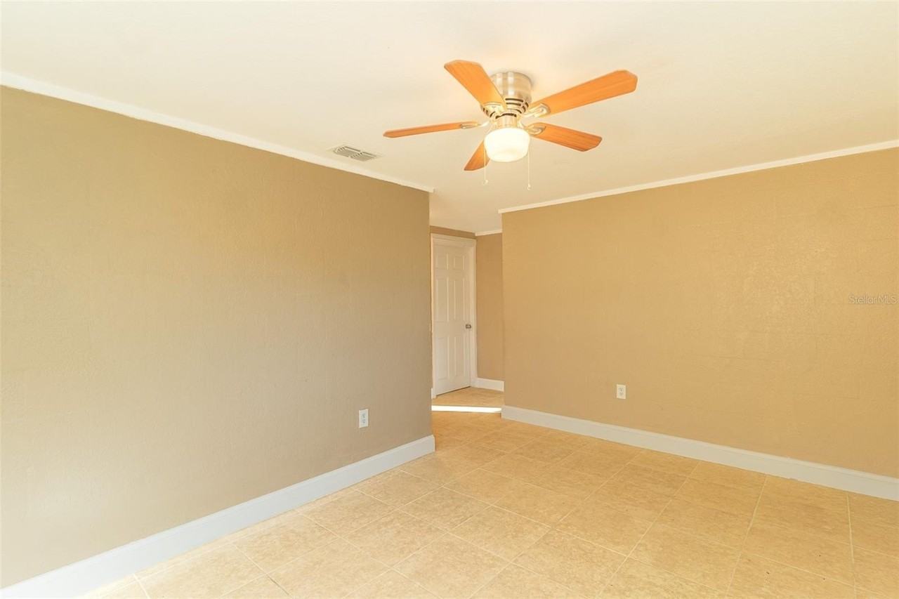 114 E Northside Dr #3 - Photo 4 of 11