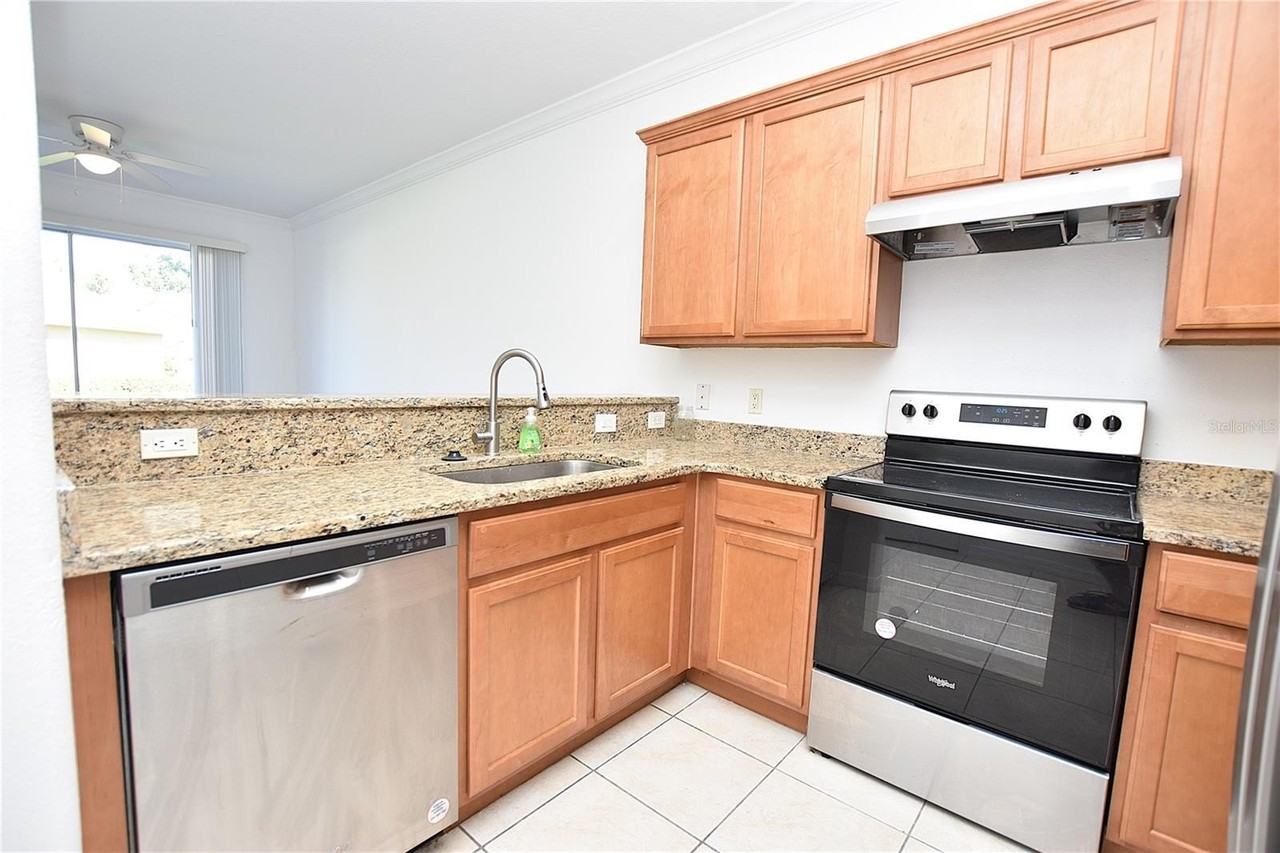 6352 Sedgeford Dr - Photo 2 of 40