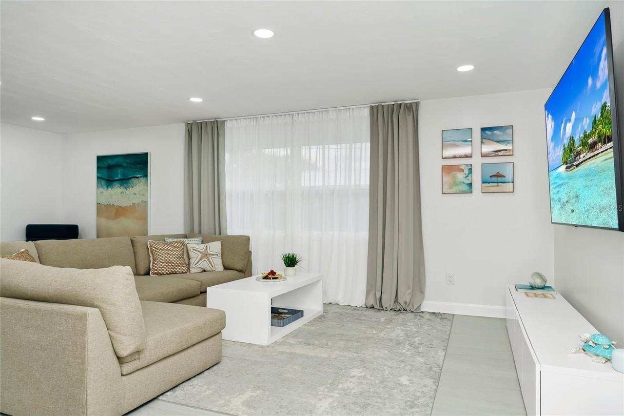 363 Harbor Dr - Photo 3 of 50