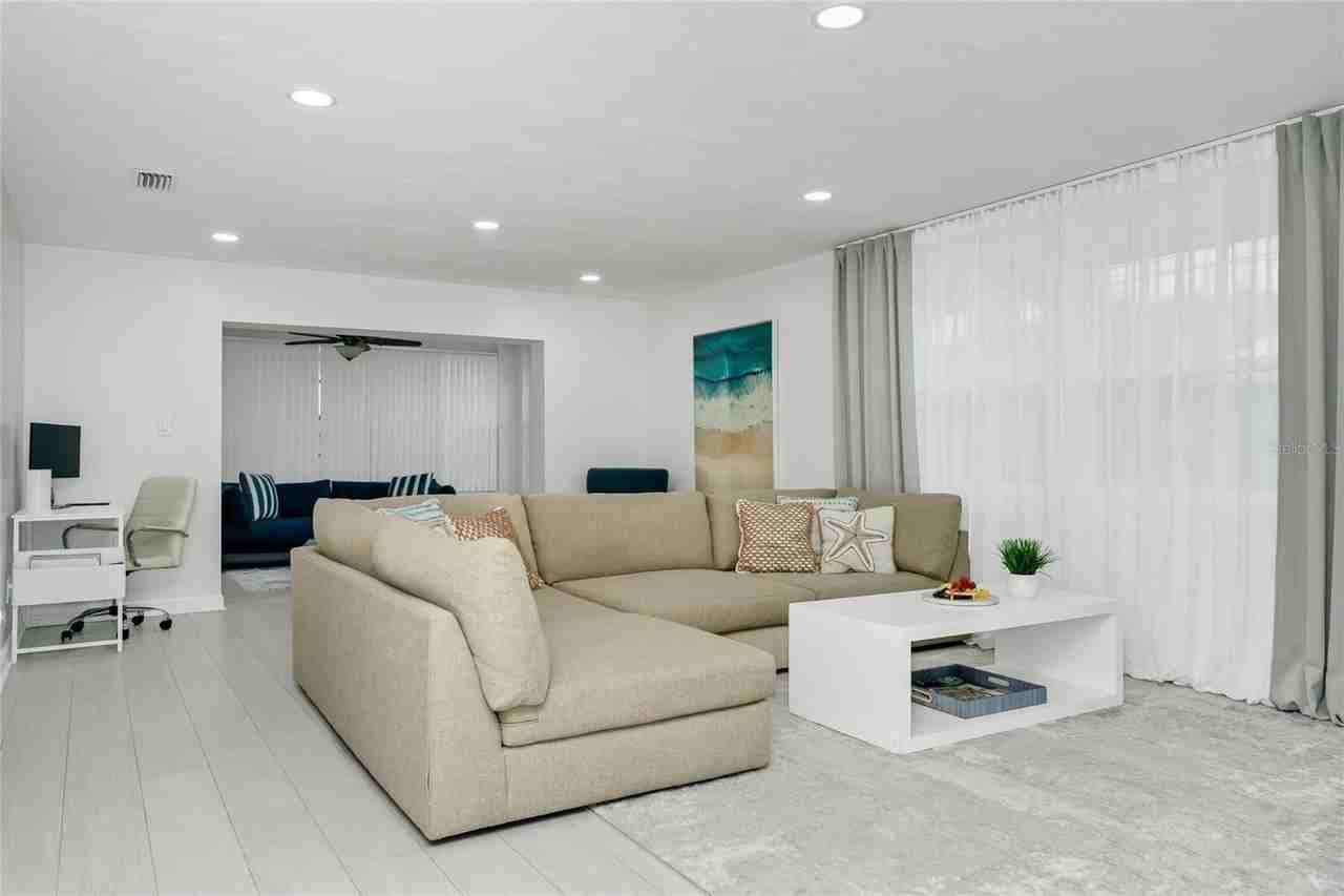 363 Harbor Dr - Photo 4 of 50