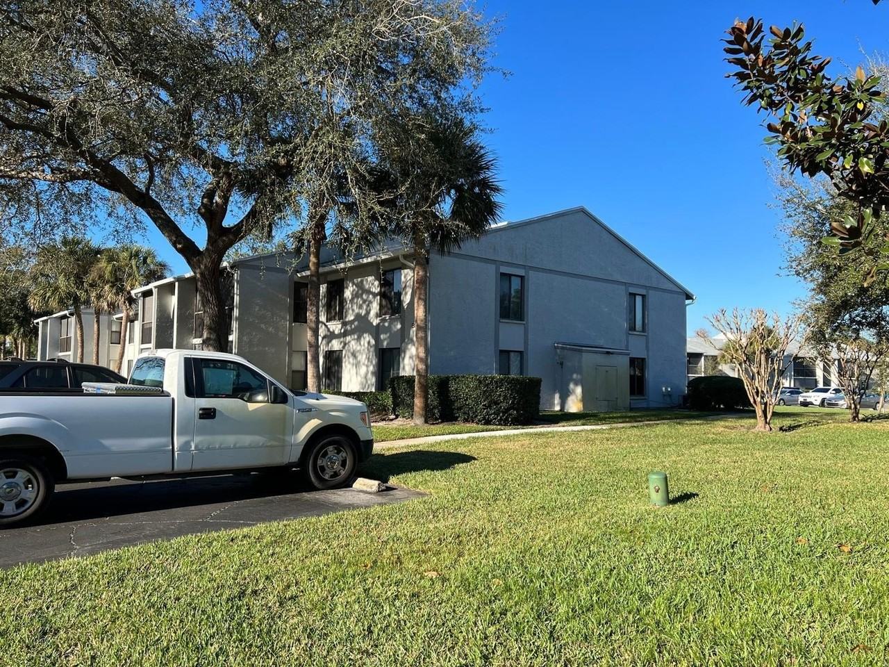 1324 S Pine Ridge Cir #D2 - Photo 3 of 15