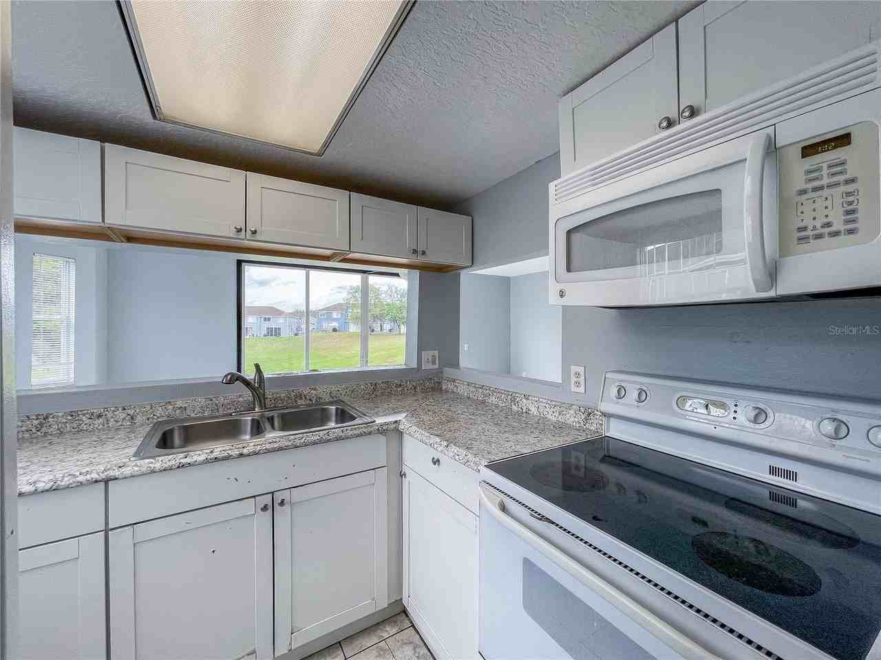 402 Orchid Dr - Photo 5 of 14