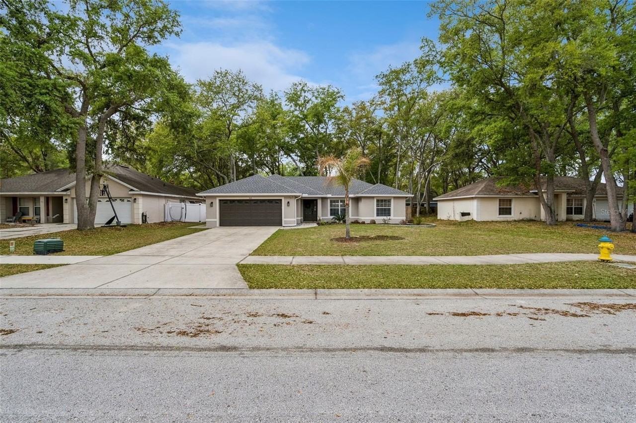 165 Quail Oaks Cir - Photo 2 of 24