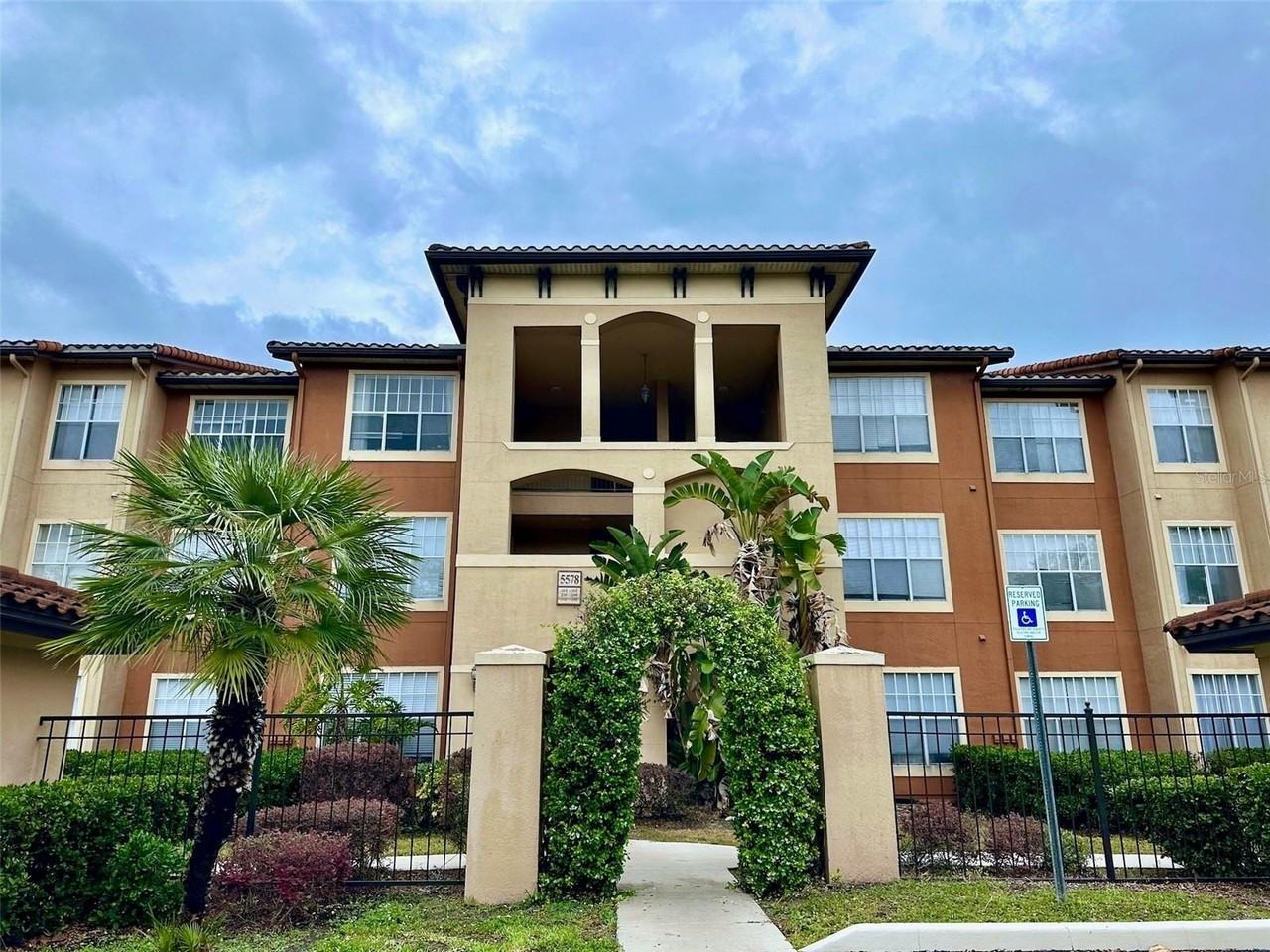 5578 Metrowest Blvd #1-302
