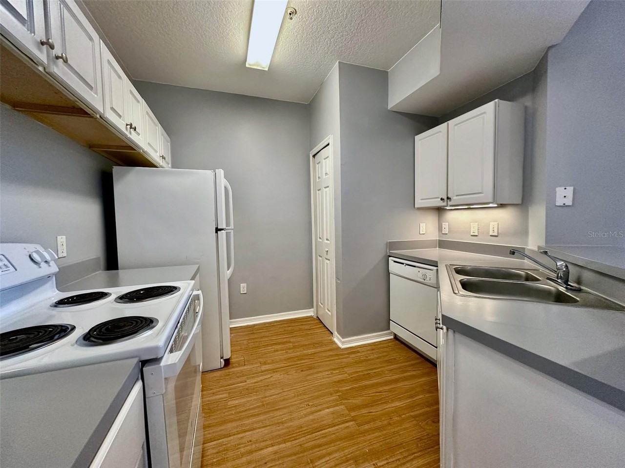 5578 Metrowest Blvd #1-302 - Photo 5 of 22