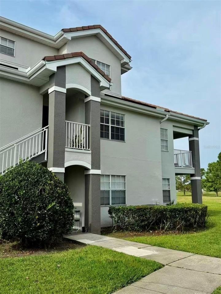 13827 Fairway Island Dr #1228 - Photo 4 of 36