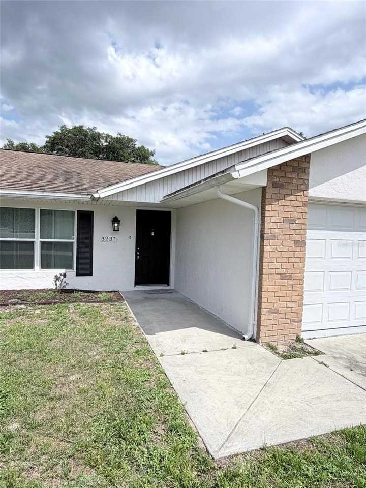 3237 London Ave - Photo 2 of 18