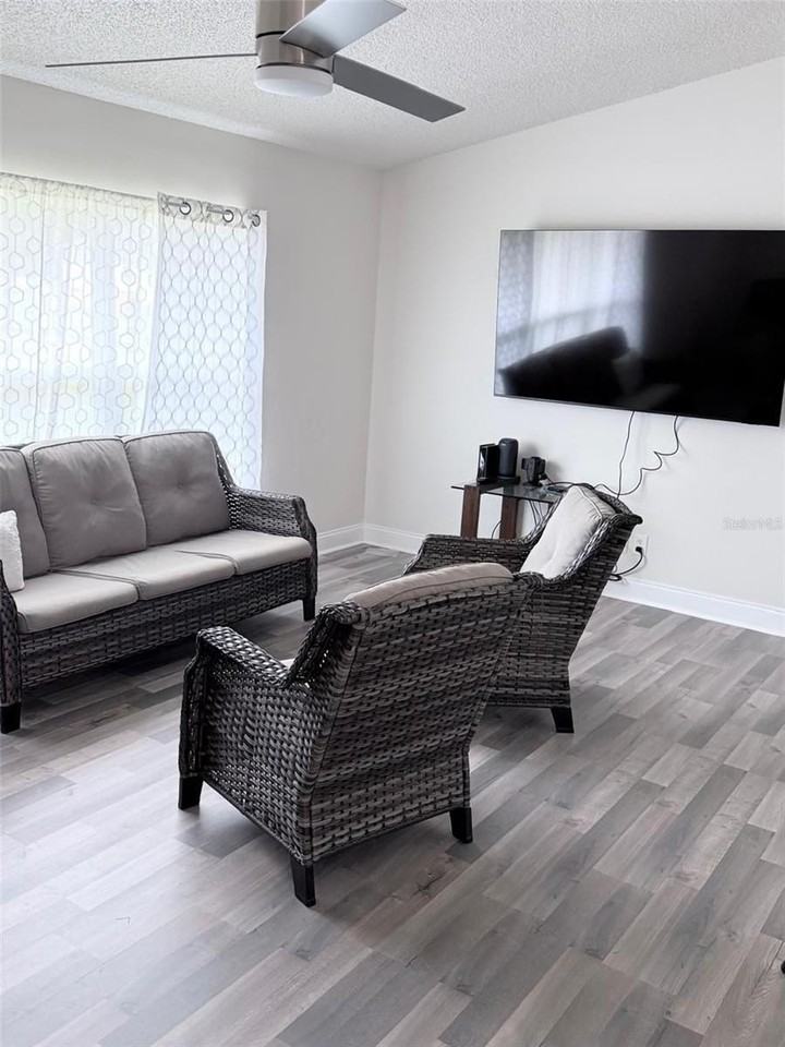 3237 London Ave - Photo 3 of 18