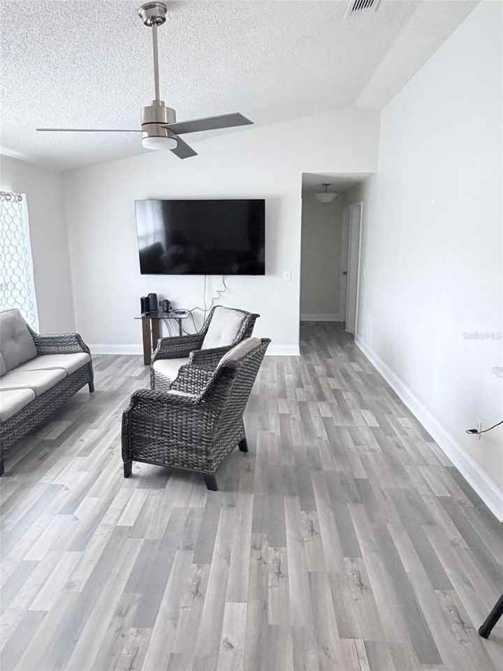 3237 London Ave - Photo 4 of 18