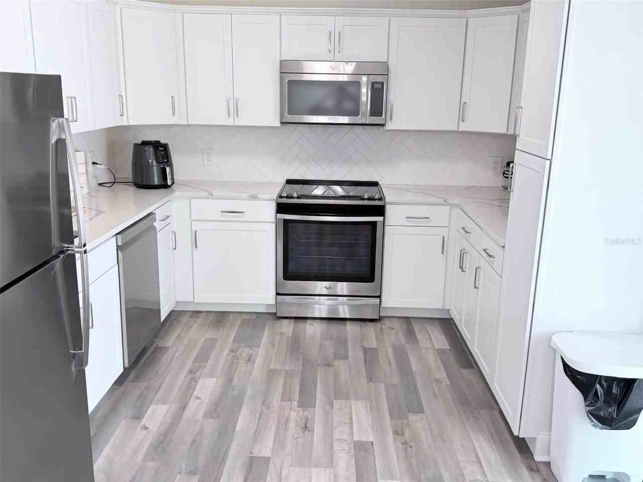 3237 London Ave - Photo 7 of 18