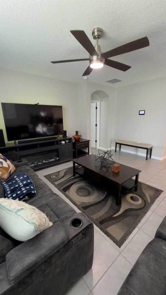 1583 Barberry Dr - Photo 4 of 40