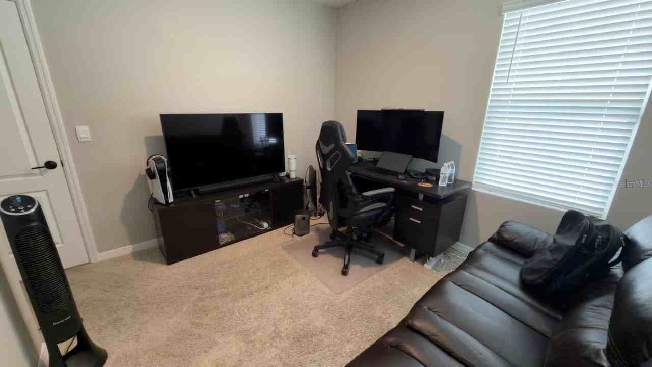 1583 Barberry Dr - Photo 5 of 40