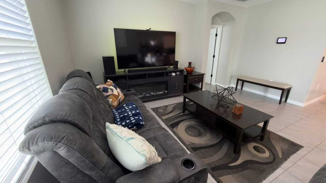 1583 Barberry Dr - Photo 6 of 40