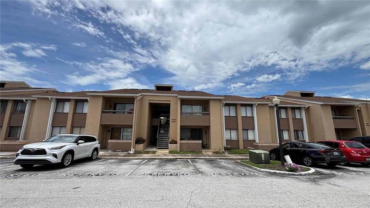 5169 Vineland Rd #B208 - Photo 3 of 32