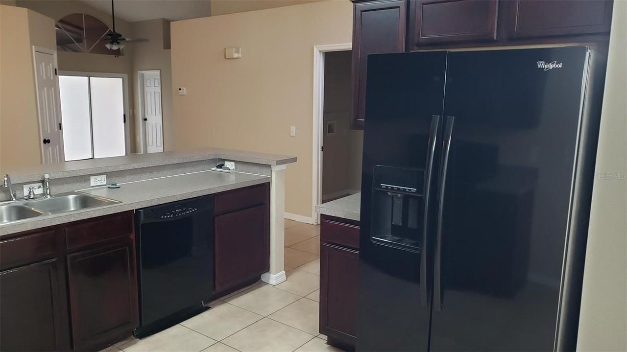 636 Majesty Dr - Photo 4 of 19