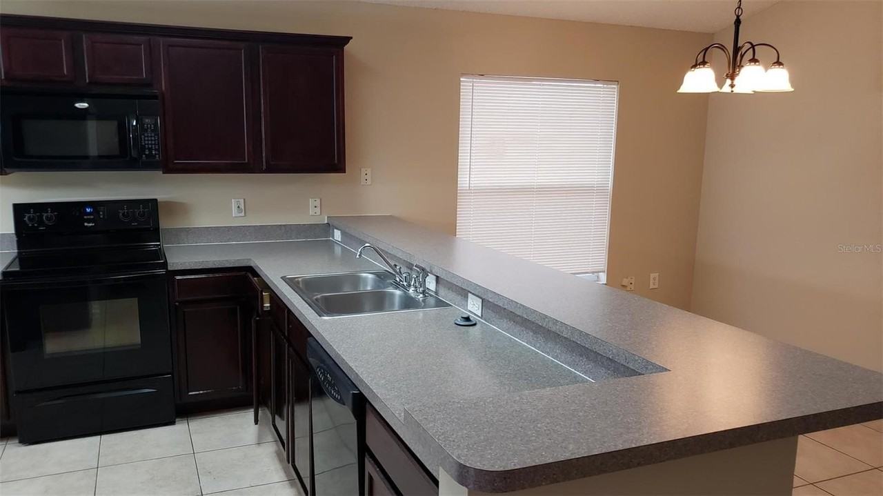 636 Majesty Dr - Photo 5 of 19