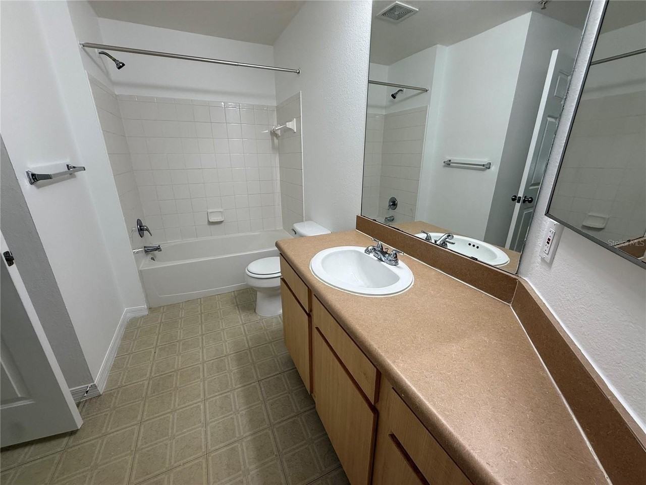 2015 Erving Cir #102 - Photo 6 of 9