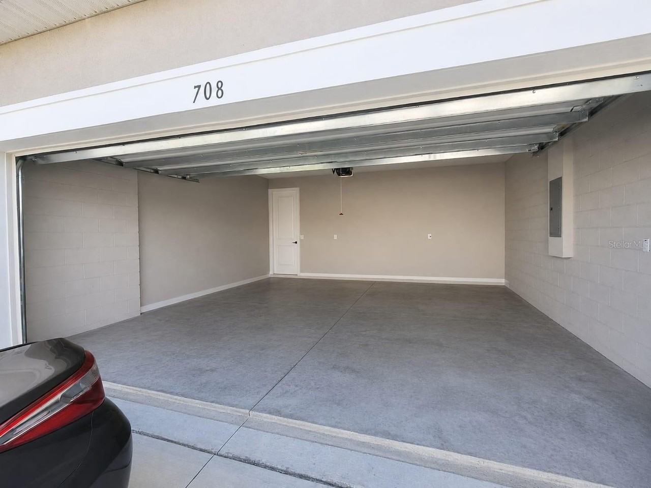 708 Griffon Ave - Photo 5 of 36