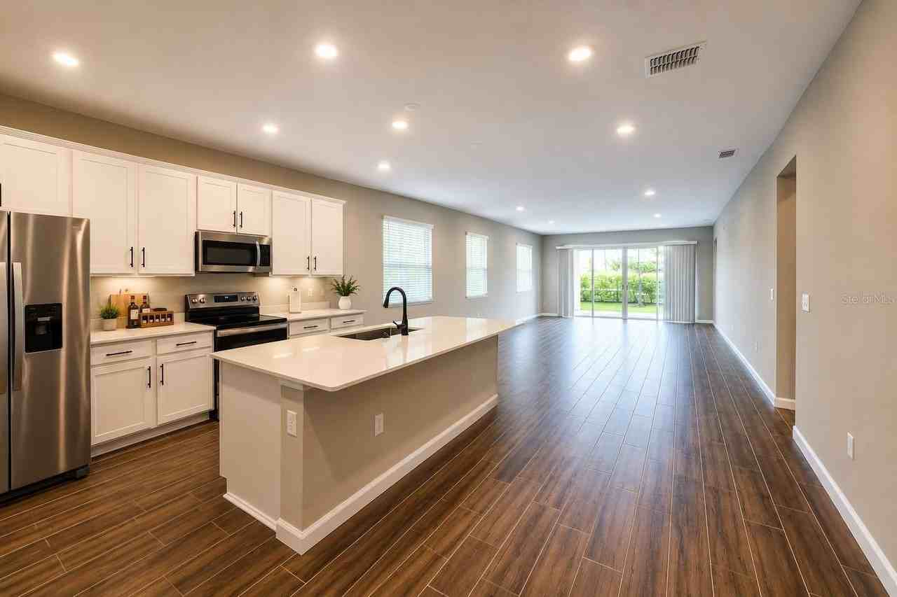 708 Griffon Ave - Photo 7 of 36