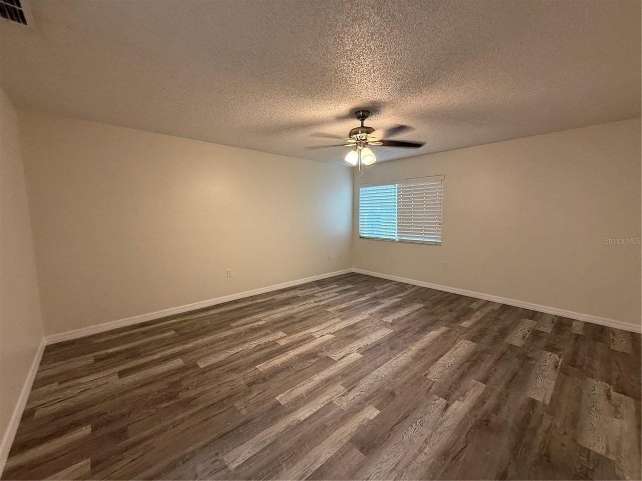 702 Country Ln Ne #702 - Photo 4 of 22
