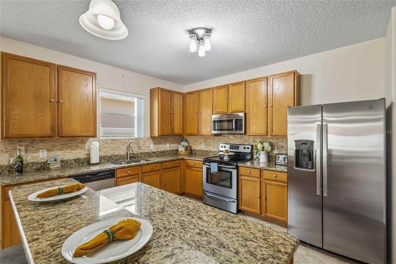 422 Graystone Blvd - Photo 4 of 35