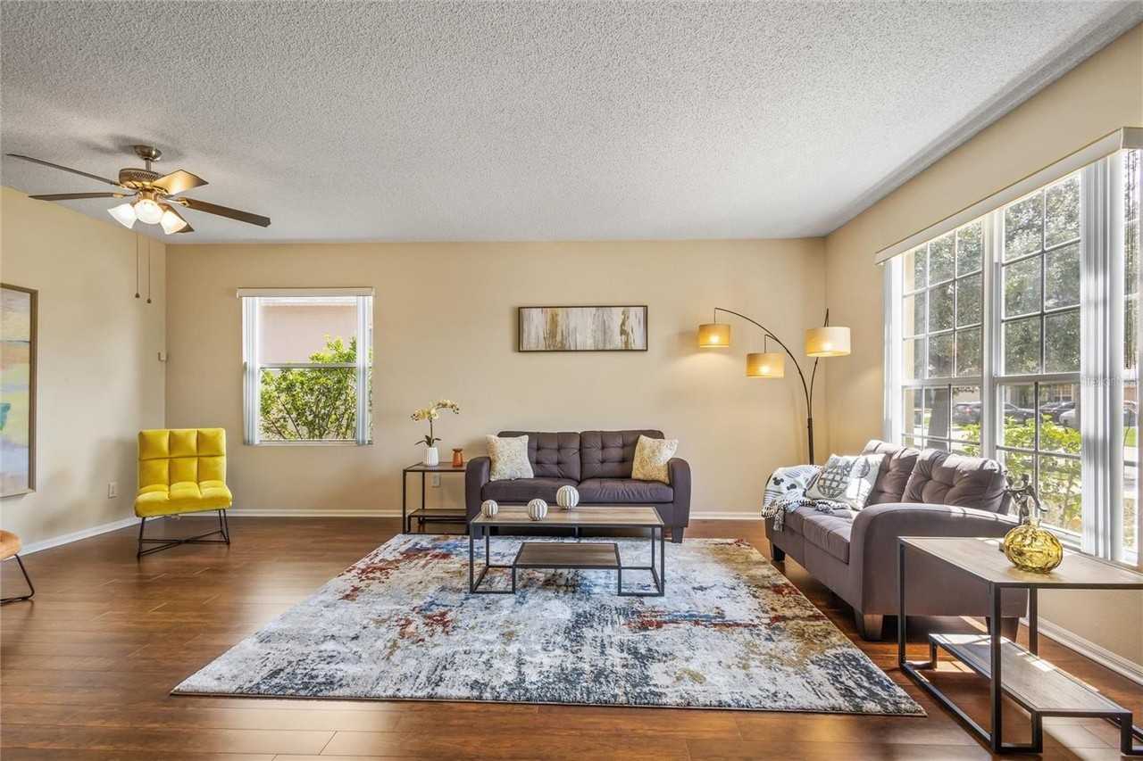 422 Graystone Blvd - Photo 5 of 35
