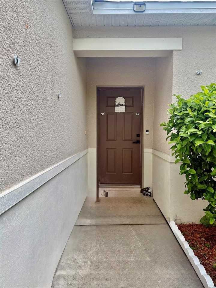 4029 Marina Isle Dr - Photo 3 of 9