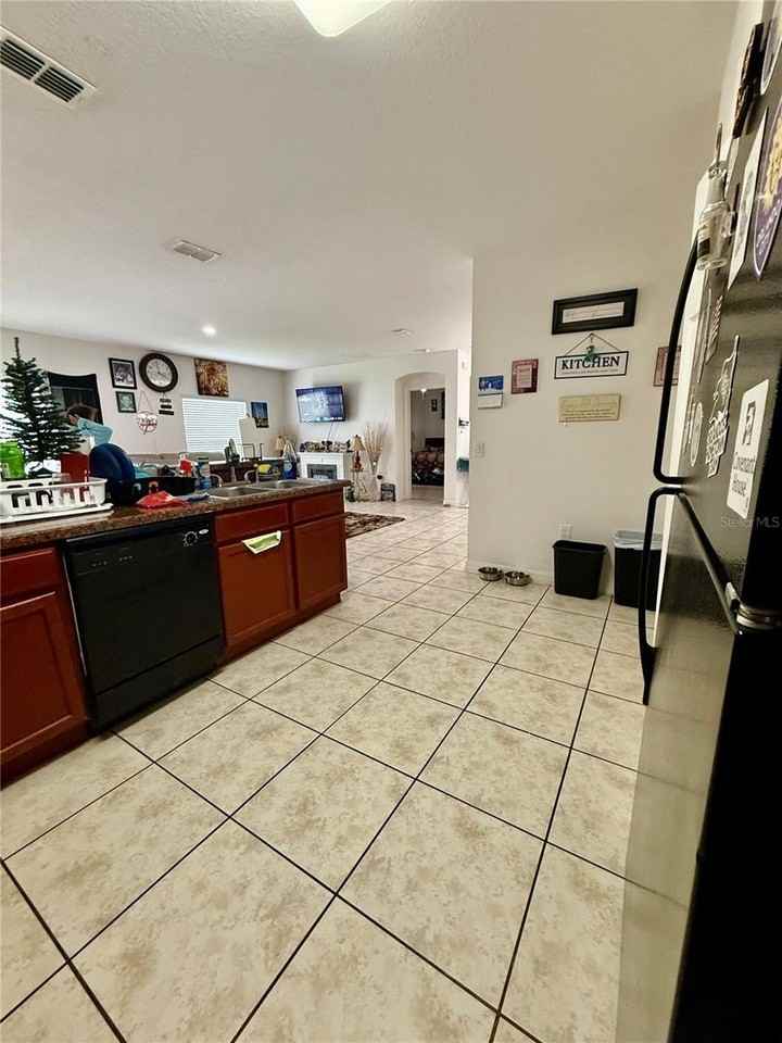 4029 Marina Isle Dr - Photo 6 of 9